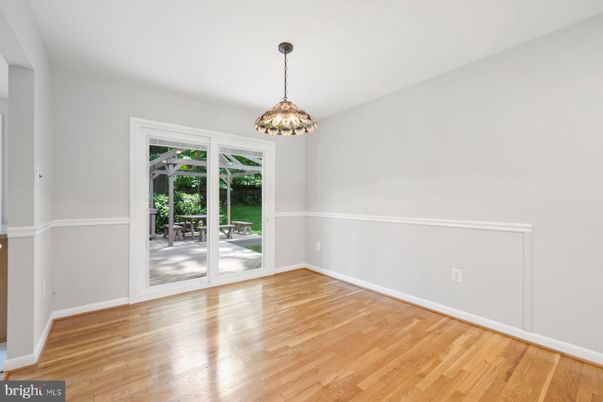 Empty room, Interior, Pendant Lights, Wood Texture Flooring