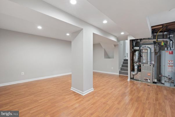 Fitness Equipment, Interior, Recessed Lighting, Wood Texture Flooring