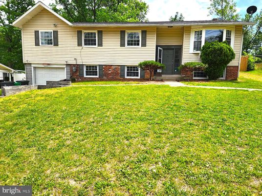 Attached, Exterior, Facade, Brick Facade, Raised Ranch