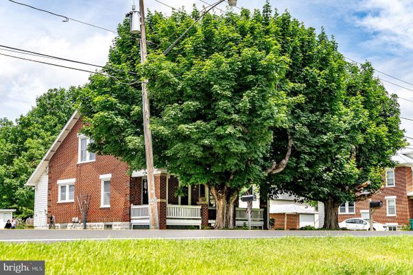 Backyard, Exterior, Facade, Brick Facade, None