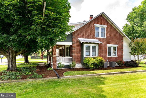 Exterior, Facade, Brick Facade, Brick Traditional