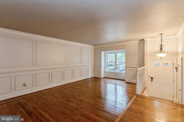 Empty room, Interior, Pendant Lights, Wood Texture Flooring