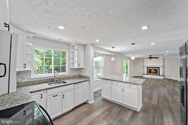 Fireplace, Interior, Kitchen, Pendant Lights, Recessed Lighting, Wood Texture Flooring