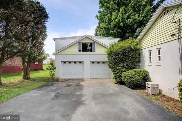 Detached Garage, Exterior