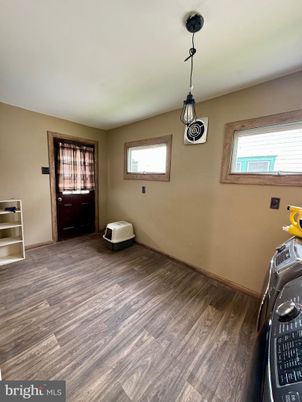 Interior, Pendant Lights, Wood Texture Flooring