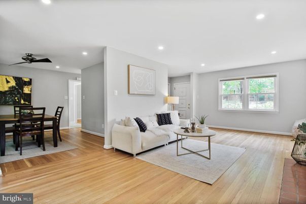 Dining room, Interior, Living room, Recessed Lighting, Wood Texture Flooring