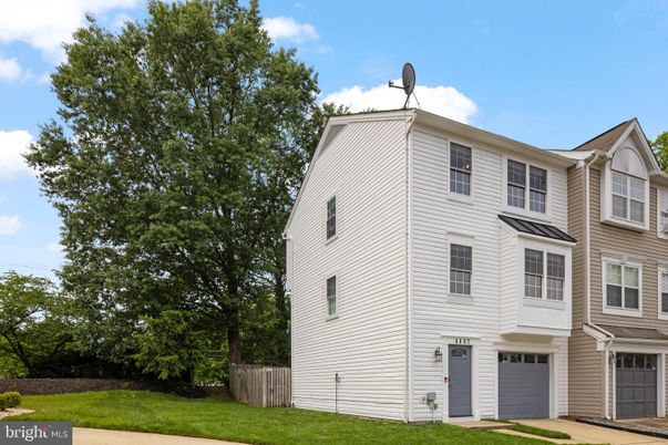 Attached, Exterior, Facade, Rowhouse