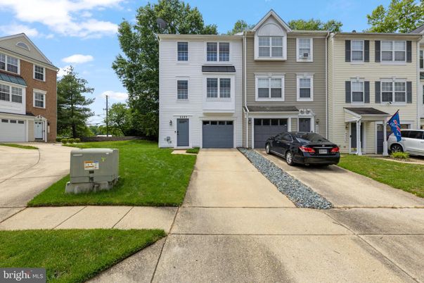 Attached, Exterior, Facade, Rowhouse