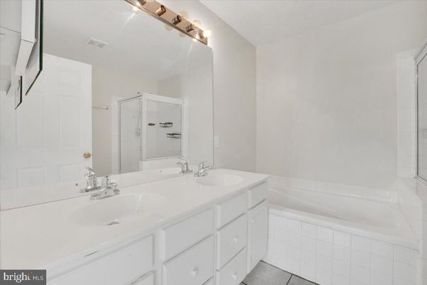 Bathroom, Dual Sink Vanities, Interior