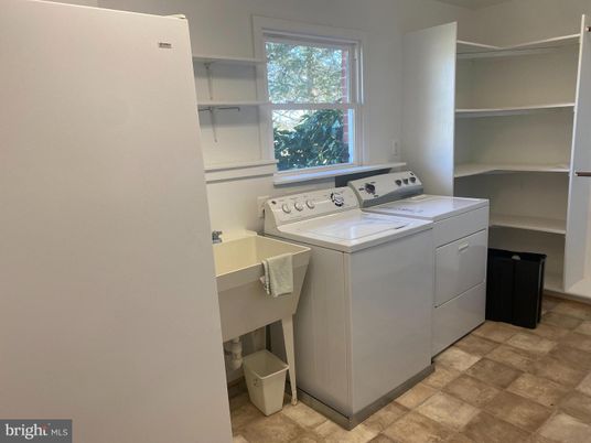 Interior, Washer