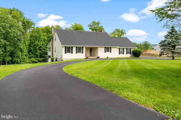 Backyard, Exterior, Facade, Cape Cod