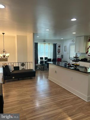 Chandelier, Dining room, Interior, Recessed Lighting, Wood Texture Flooring