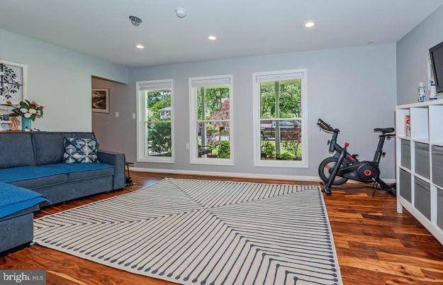 Fitness Equipment, Interior, Recessed Lighting, Wood Texture Flooring