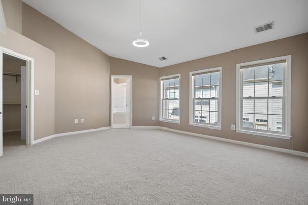 Empty room, Interior, Pendant Lights