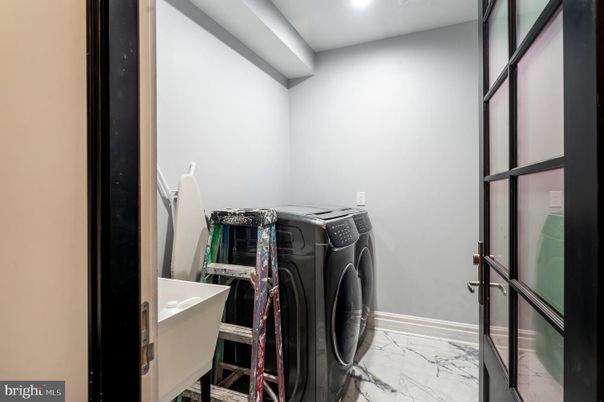 Interior, Marble, Recessed Lighting, Washer
