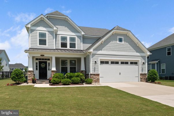 Attached, Exterior, Facade, American Craftsman