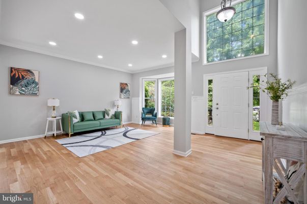 Interior, Recessed Lighting, Wood Texture Flooring