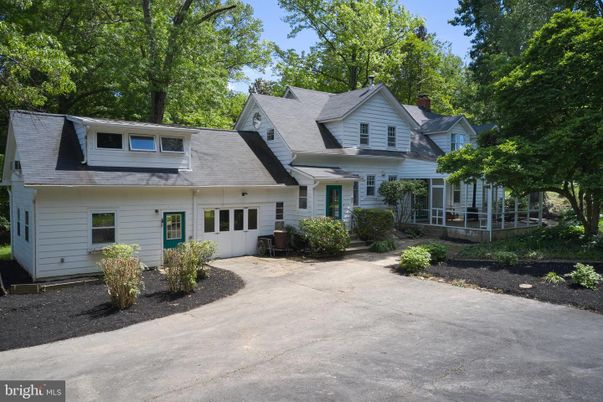 Exterior, Facade, Farmhouse