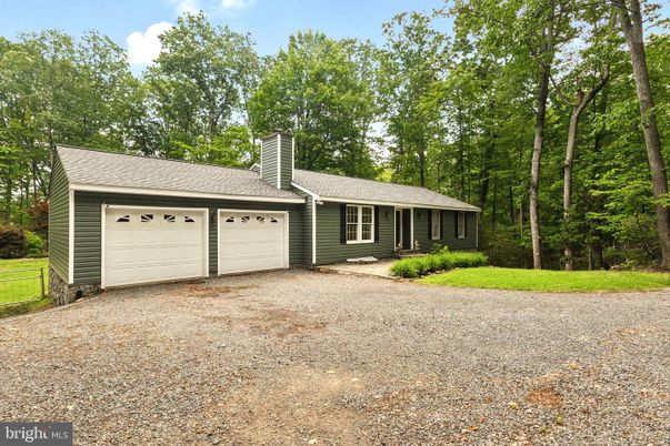 Attached, Exterior, Facade, Ranch