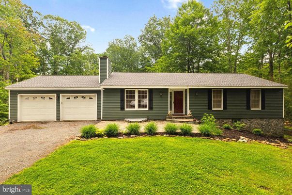 Attached, Exterior, Facade, Ranch