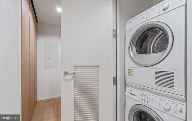 Interior, Utility Closets, Washer, Wood Texture Flooring