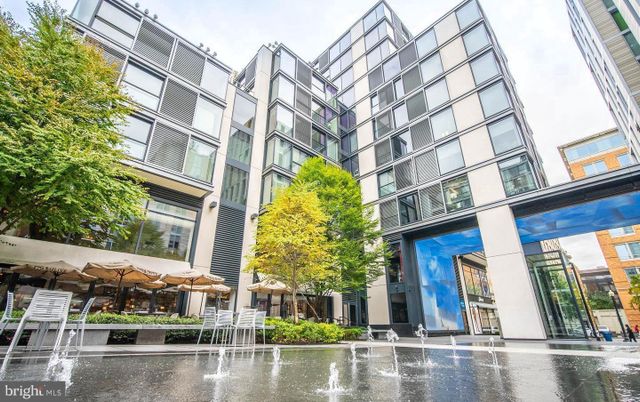 Exterior, Facade, Condo Building