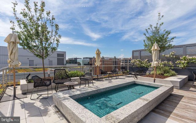 Exterior, Pool, Other