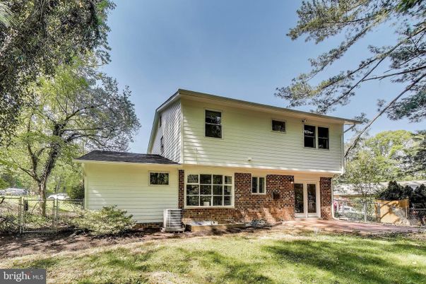 Exterior, Facade, Brick Facade, Split Level
