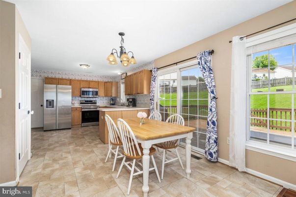 Chandelier, Dining room, Interior, Kitchen, Stainless Steel Appliances