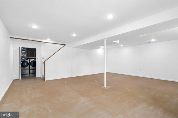 Empty room, Interior, Recessed Lighting, Utility Closets, Washer