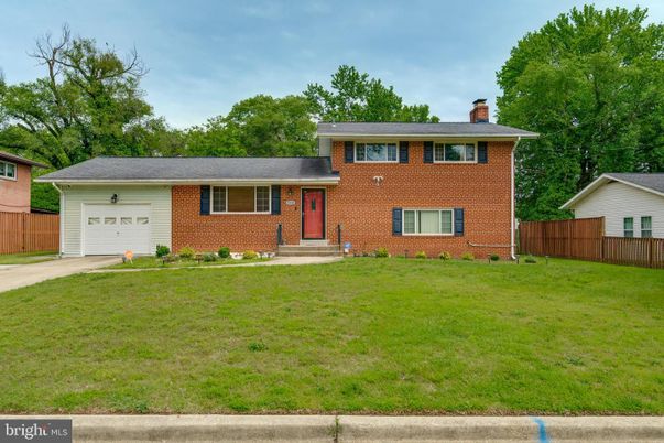 Attached, Exterior, Facade, Brick Facade, Split Level