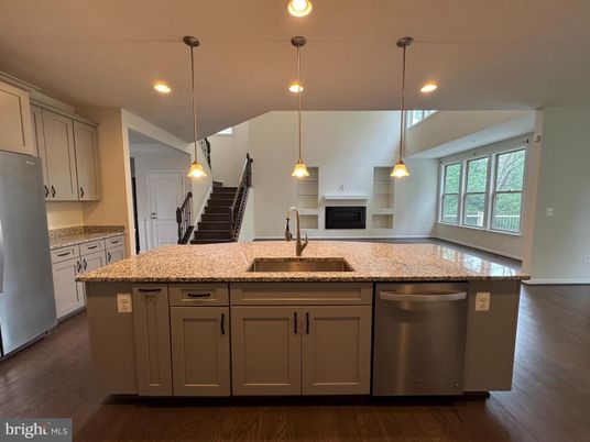 Fireplace, Interior, Kitchen, Pendant Lights, Recessed Lighting, Wood Texture Flooring