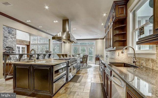 Dining room, Interior, Kitchen, Recessed Lighting, Stainless Steel Appliances