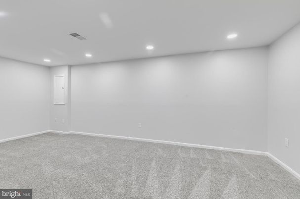 Empty room, Interior, Recessed Lighting
