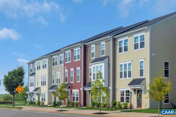 Exterior, Facade, Rowhouse