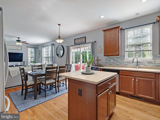 Dining room, Interior, Kitchen, Pendant Lights, Recessed Lighting, Wood Texture Flooring