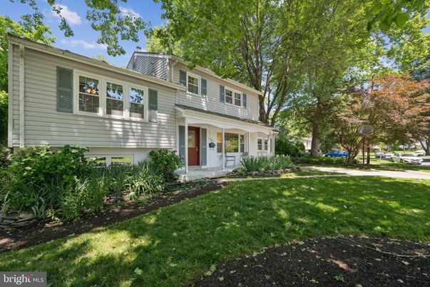 Backyard, Exterior, Facade, Raised Ranch