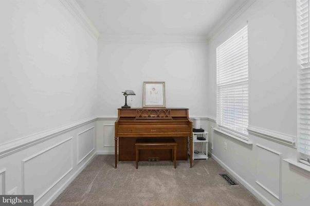 Interior, Piano