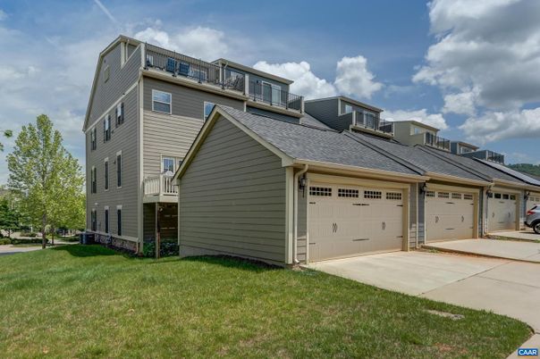 Attached, Exterior, Facade, Rowhouse
