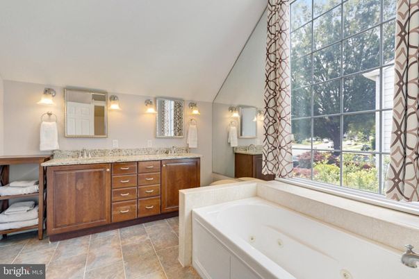 Bathroom, Dual Sink Vanities, Interior