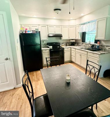 Dining room, Interior, Kitchen, Recessed Lighting, Wood Texture Flooring