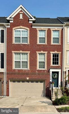 Attached, Exterior, Facade, Brick Facade, Rowhouse