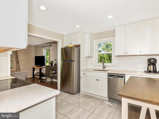Dining room, Interior, Kitchen, Recessed Lighting, Stainless Steel Appliances