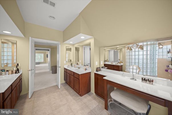 Bathroom, Dual Sink Vanities, Interior, Recessed Lighting