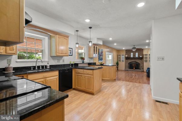 Fireplace, Interior, Kitchen, Pendant Lights, Recessed Lighting, Wood Texture Flooring