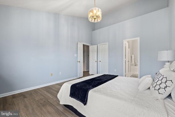 Bedroom, Interior, Pendant Lights, Wood Texture Flooring