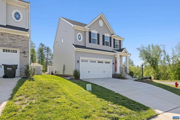 Attached, Exterior, Facade, Farmhouse