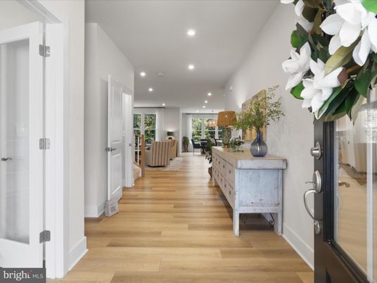 Interior, Recessed Lighting, Wood Texture Flooring