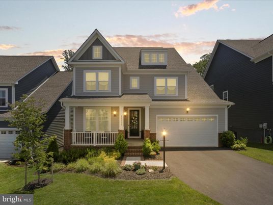 Attached, Exterior, Facade, Farmhouse