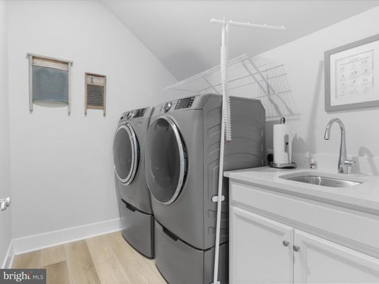Interior, Washer, Wood Texture Flooring